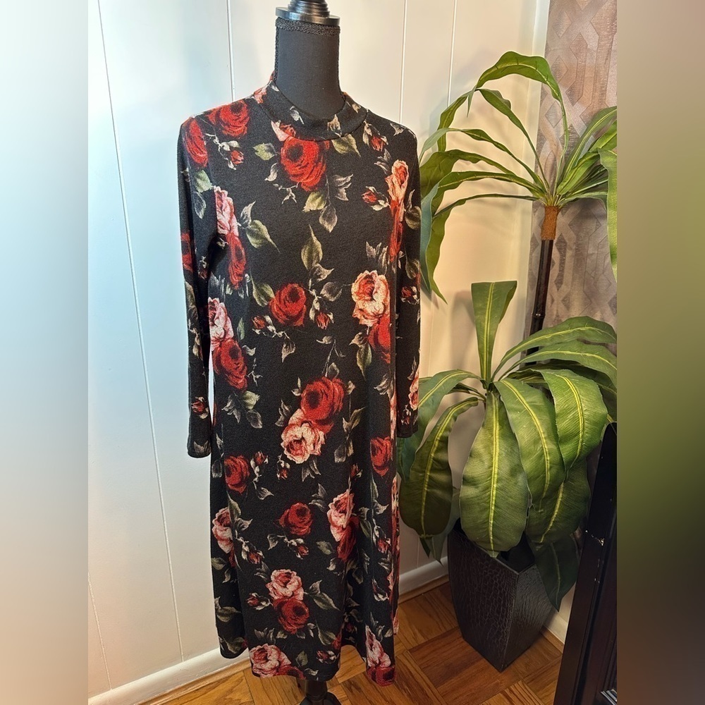 BomBom Women’s Soft Black and Red Floral Midi Dress Size Medium